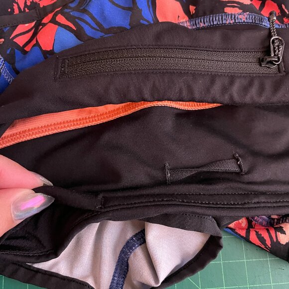 Lululemon Women 4 Paint Storm Harbor Blue Multi Black Speed Shorts Zip Pocket - Picture 8 of 9